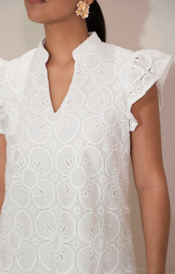 Vestido blanco con bordado y volante en manga - VESTIDO Boutiquemirel 