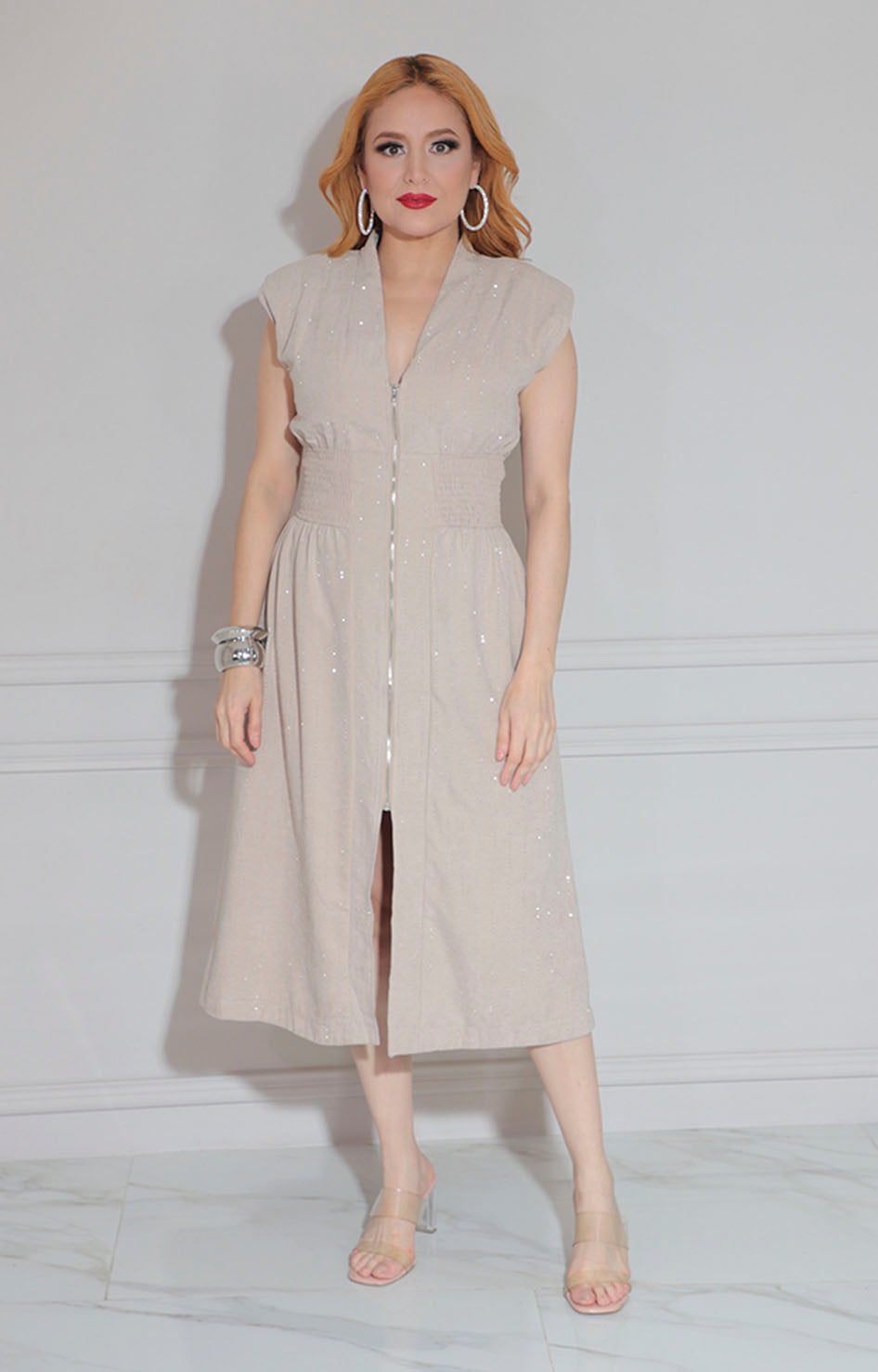 Vestido beige con cierre