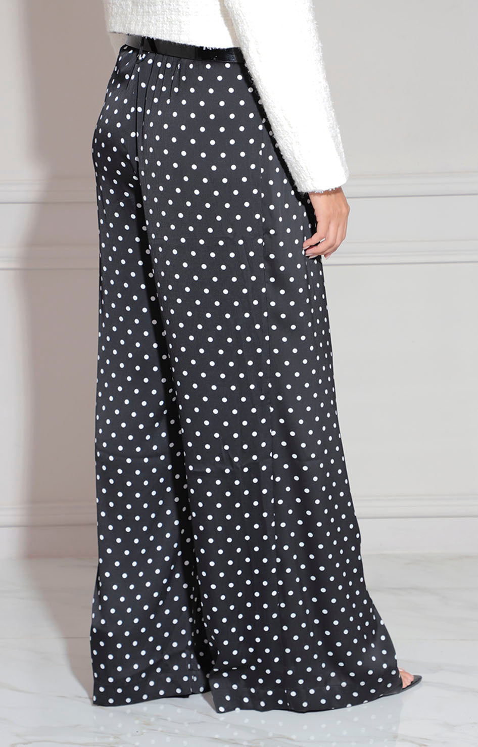 Pantalón negro con cinturón