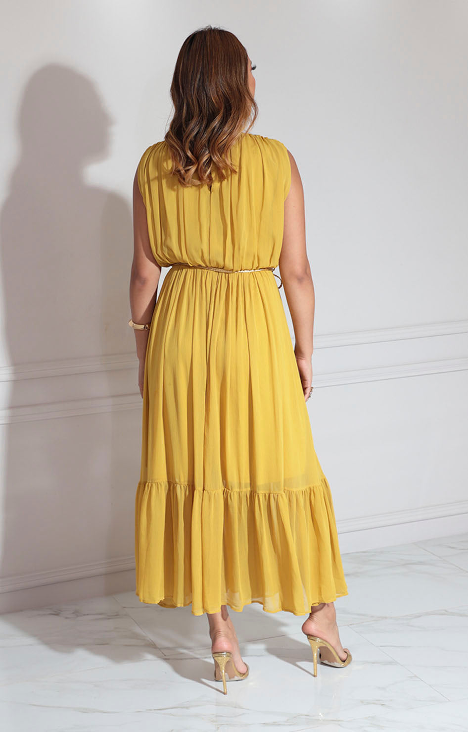 Vestido de seda mostaza