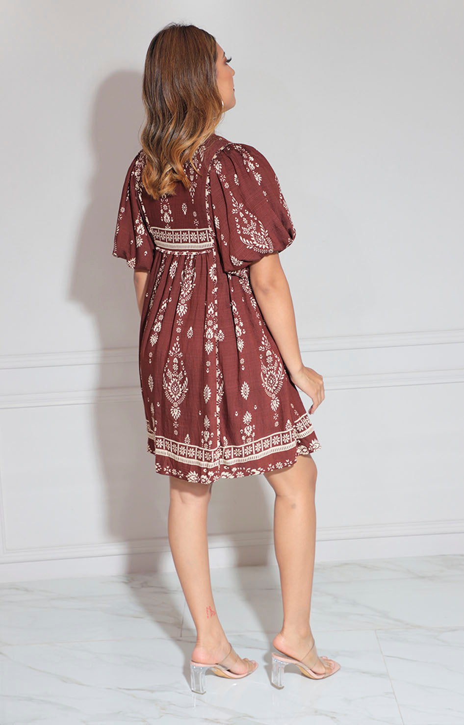 Vestido café estampado