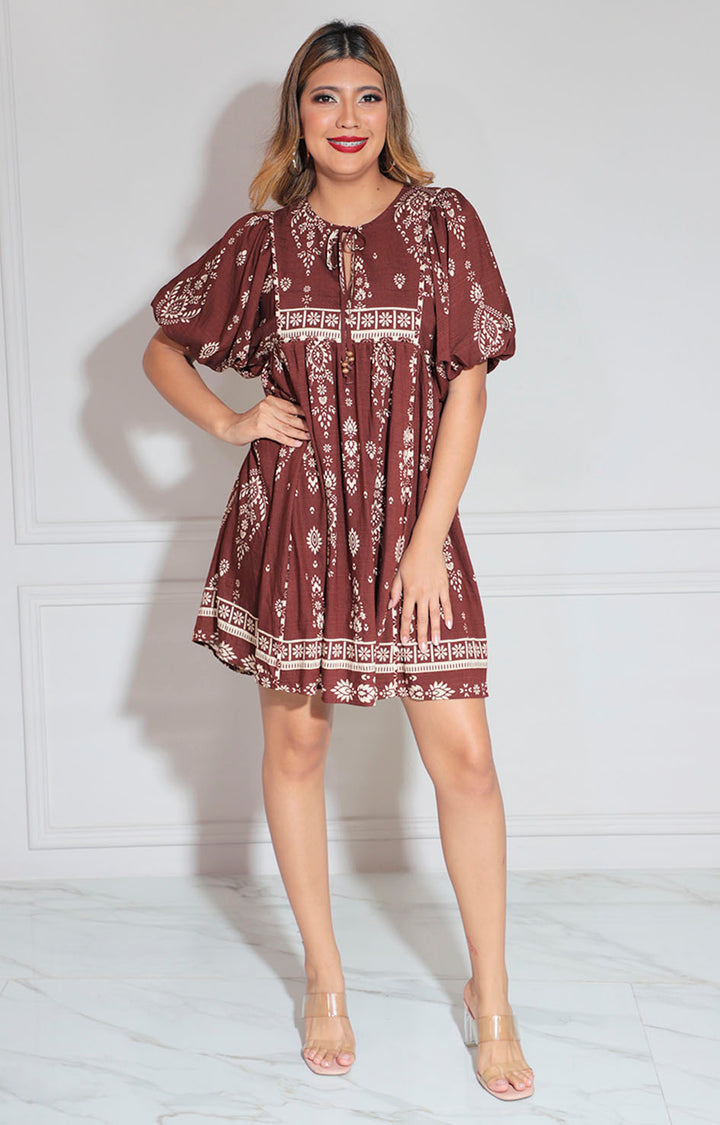 Vestido café estampado