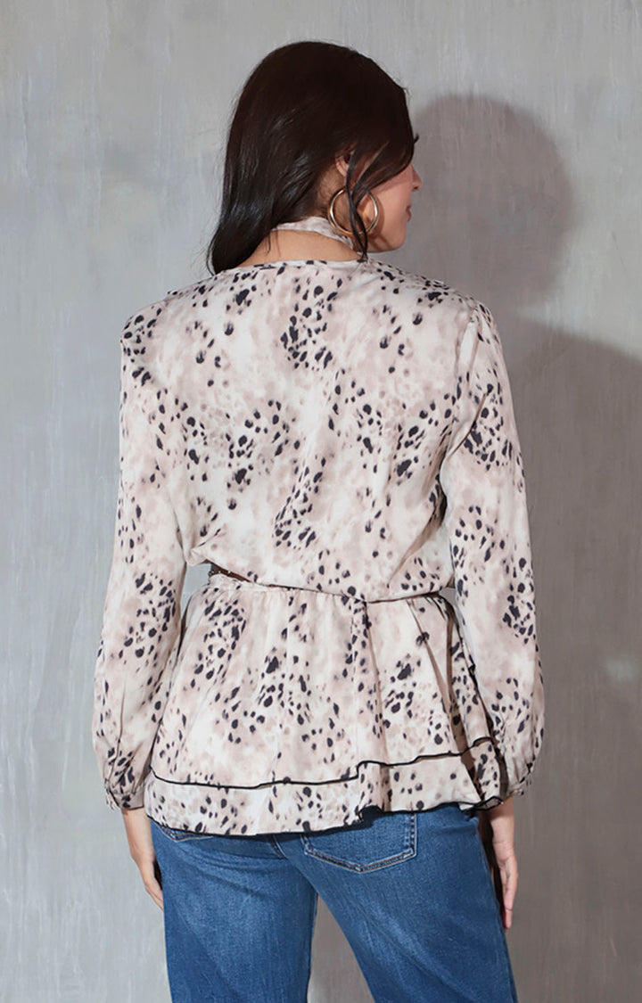 Blusa beige con cinturón - BLUSA Boutiquemirel 