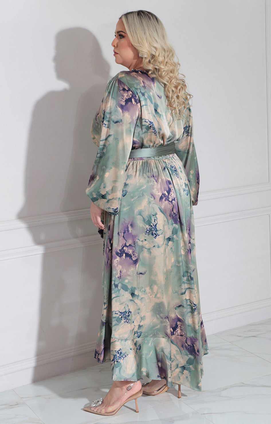 Vestido satín con flores