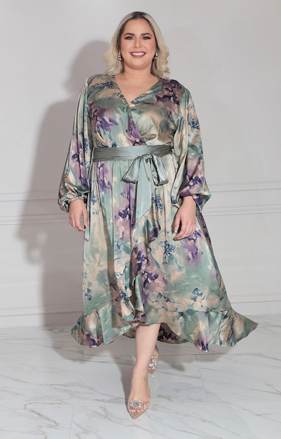 Vestido satín con flores