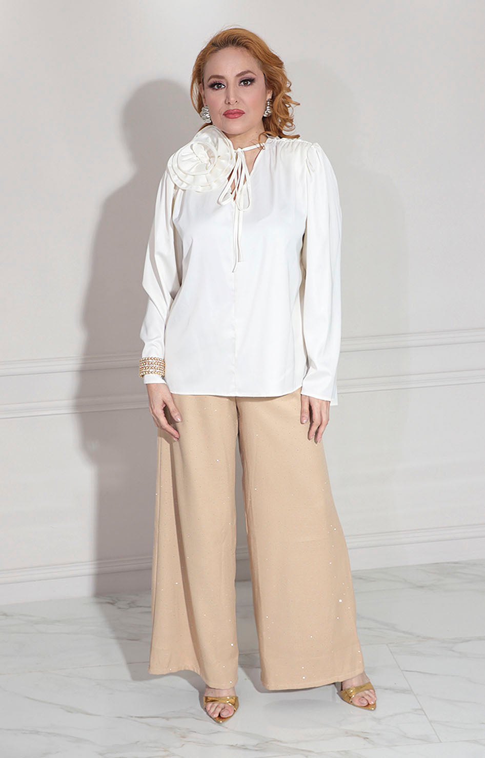 Blusa beige con flor - BLUSA Boutiquemirel 