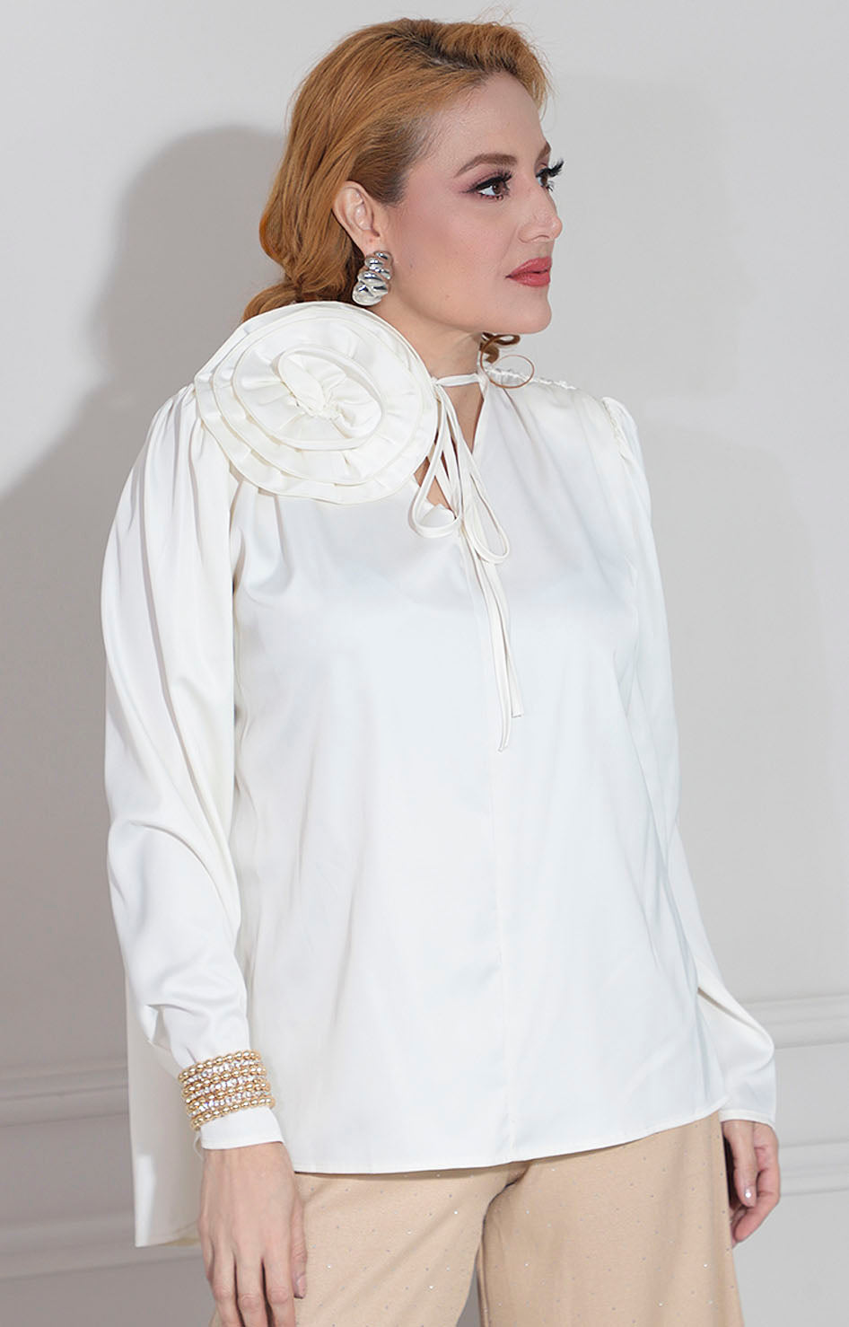 Blusa beige con flor - BLUSA Boutiquemirel 