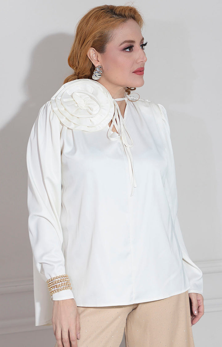 Blusa beige con flor