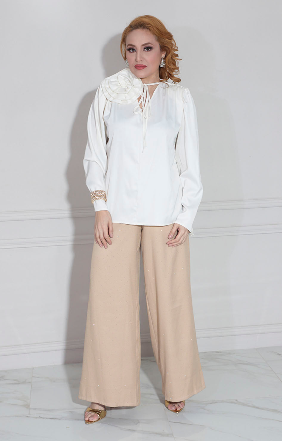 Blusa beige con flor - BLUSA Boutiquemirel 