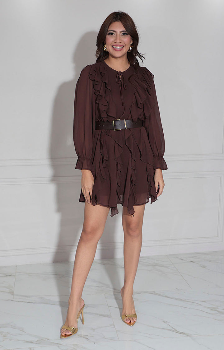 Vestido café con cinturón
