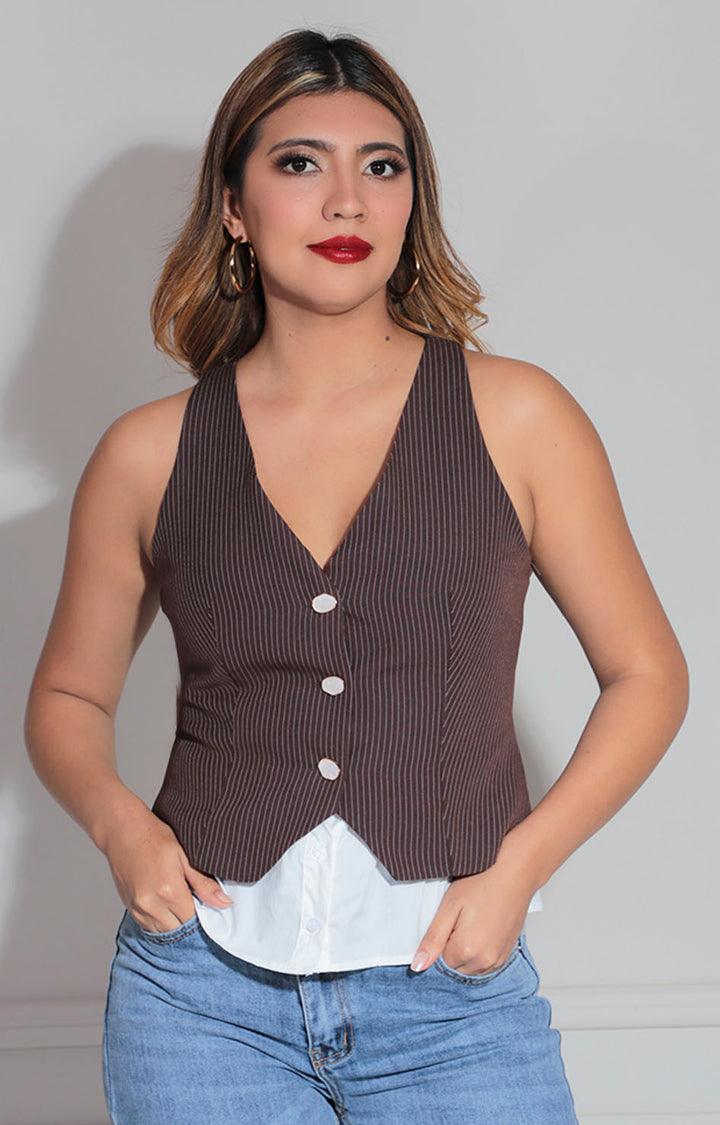 Blusa café con líneas