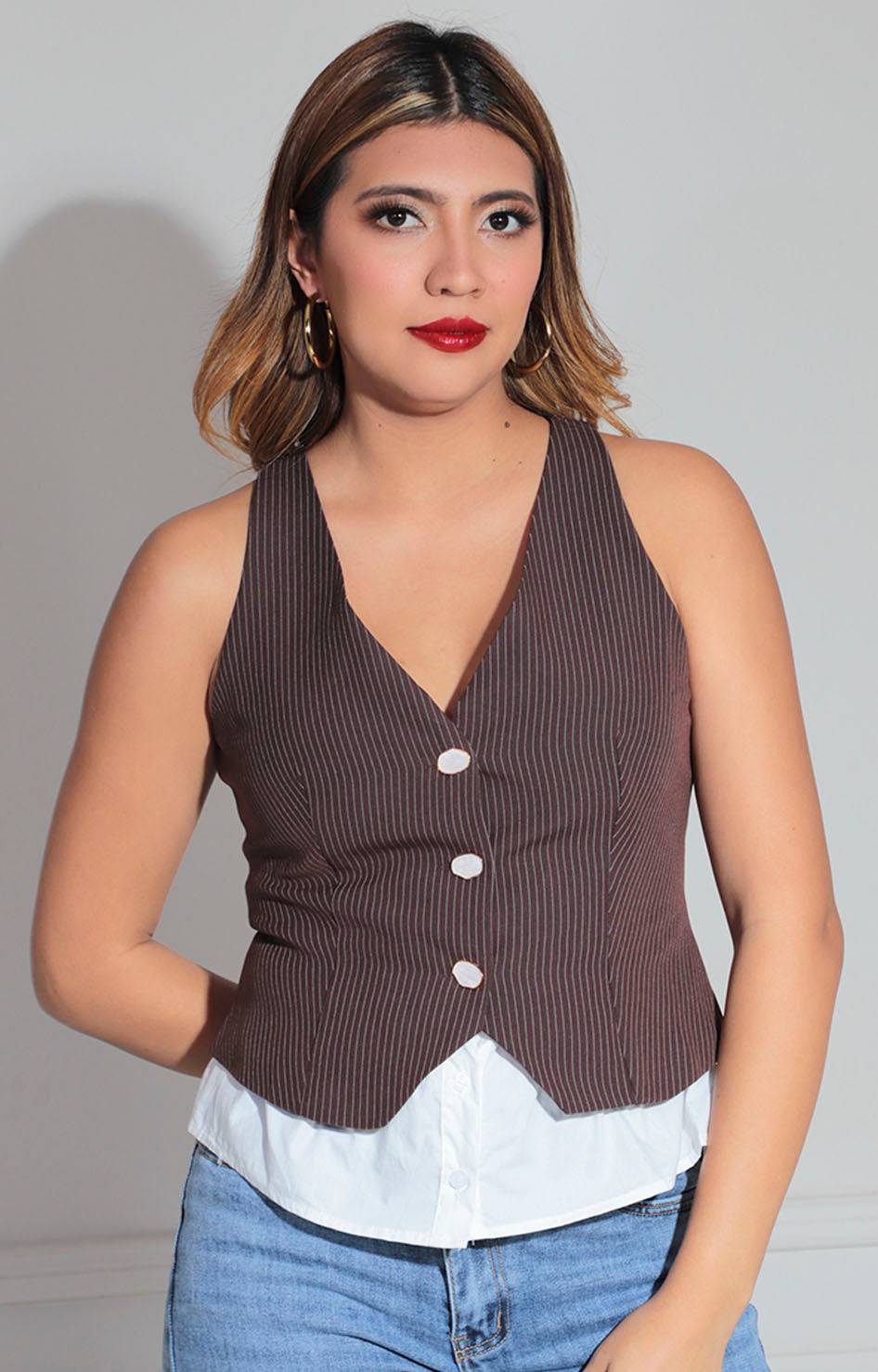 Blusa café con líneas