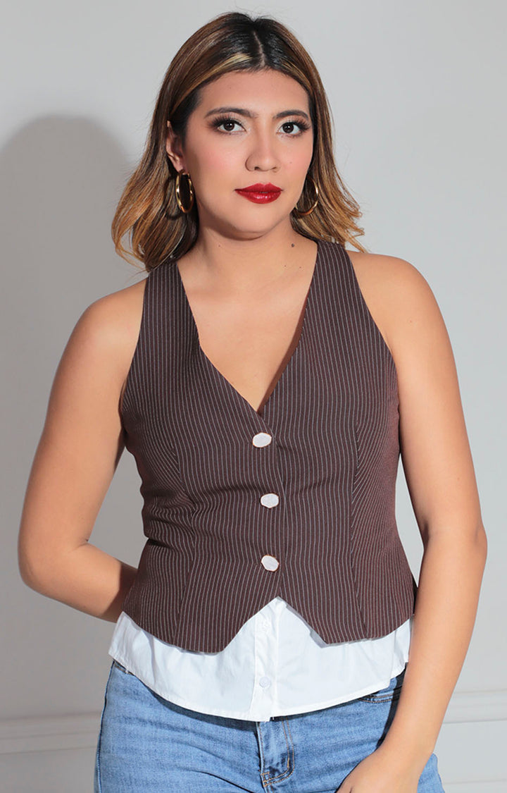 Blusa café con líneas