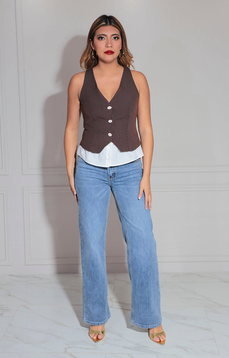 Blusa café con líneas