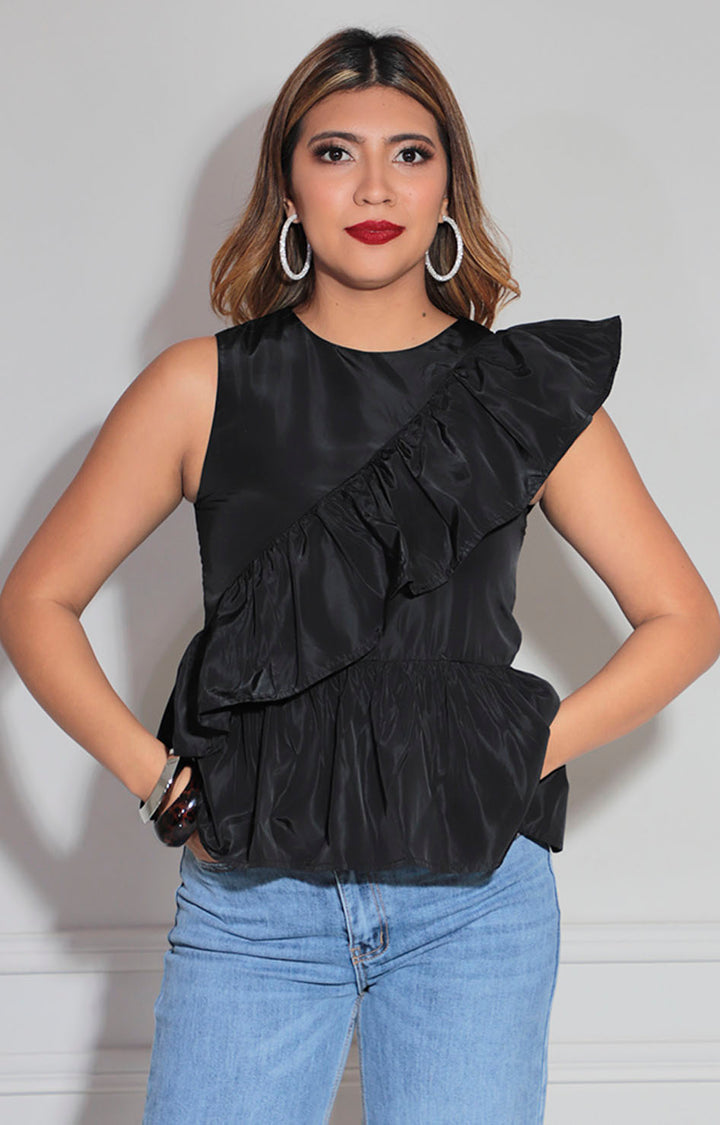 Blusa negra asimétrica
