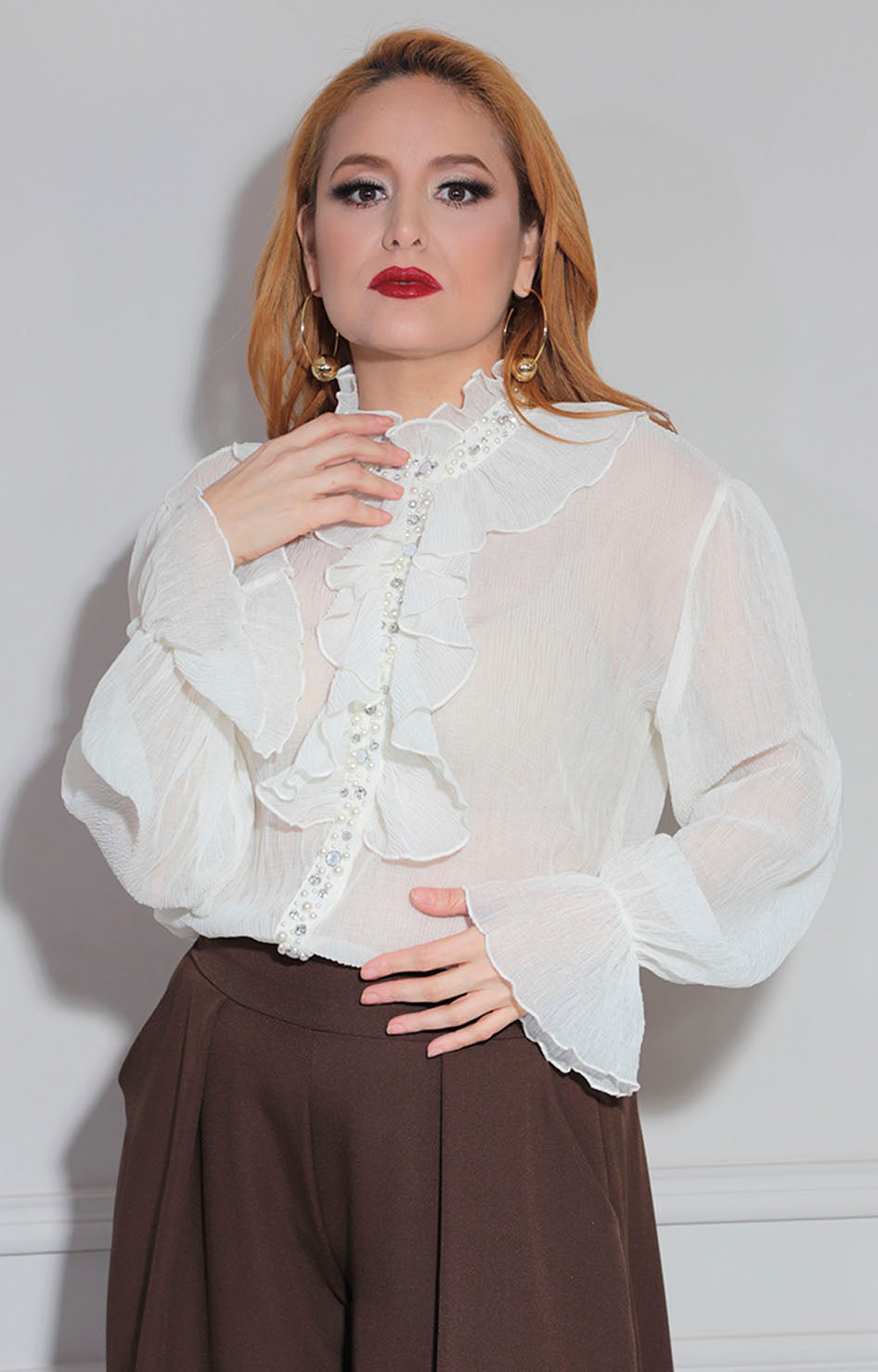 Blusa beige con perlas