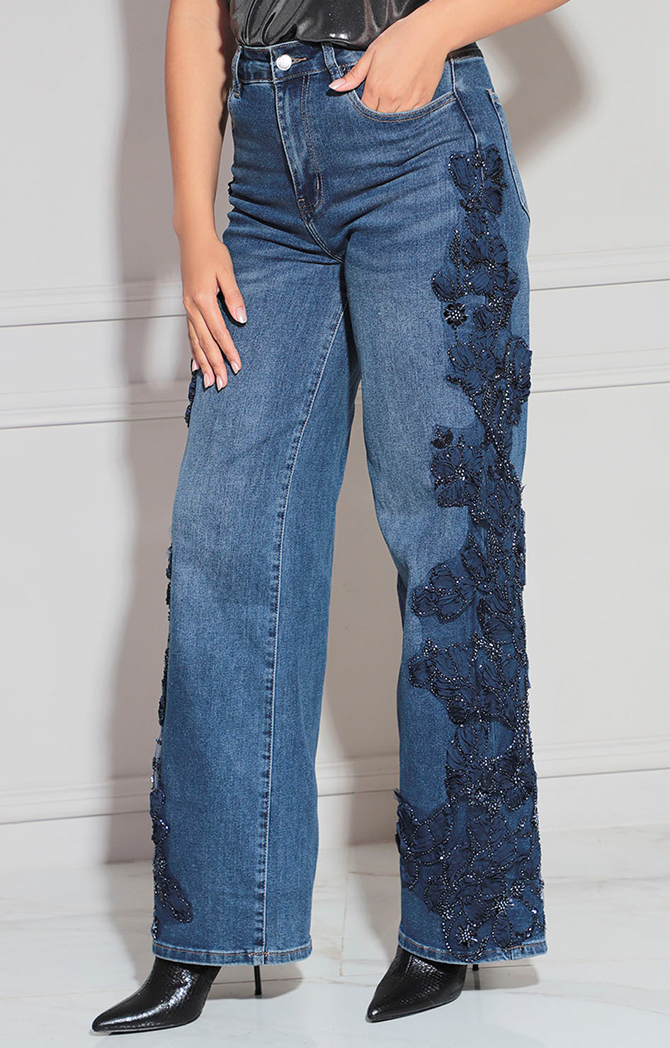 Pantalón denim bordado