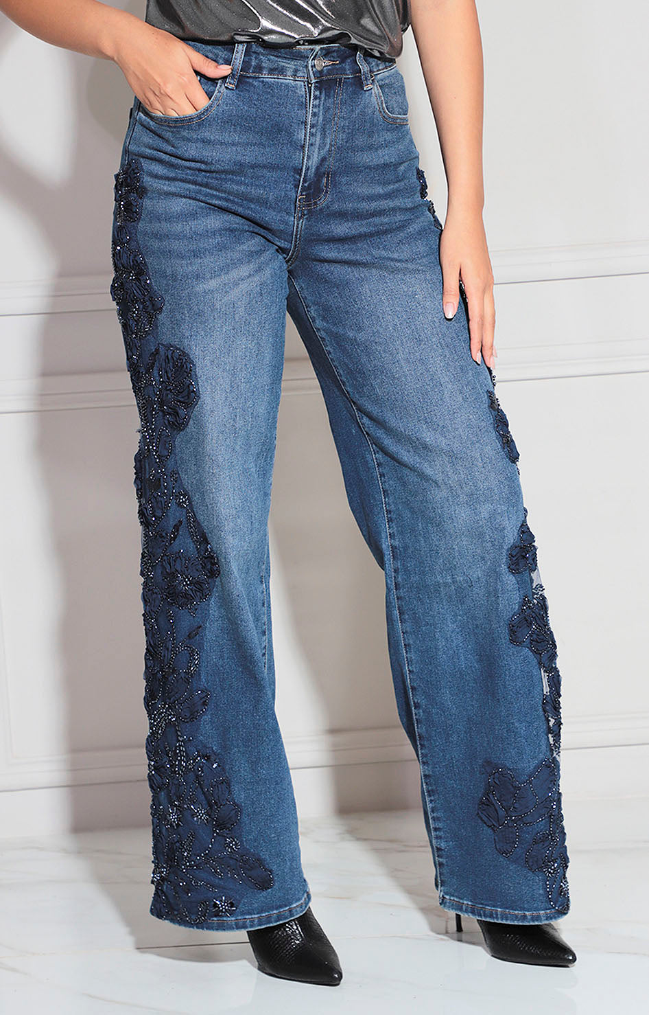 Pantalón denim bordado