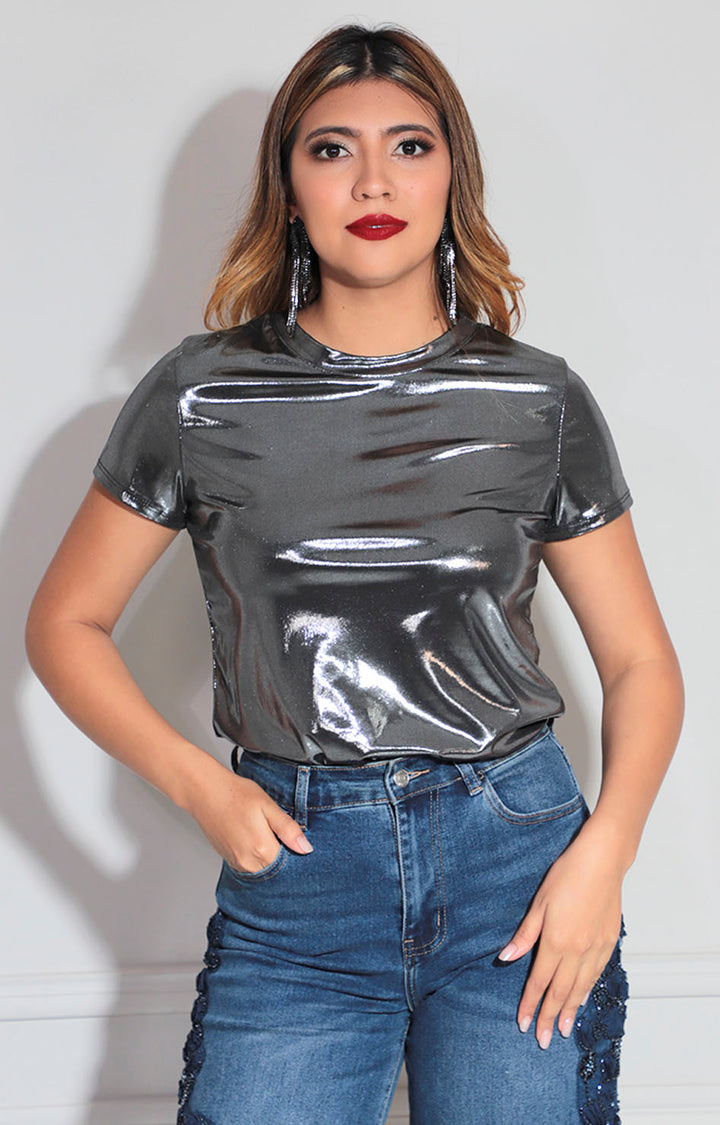 Blusa gris metálica