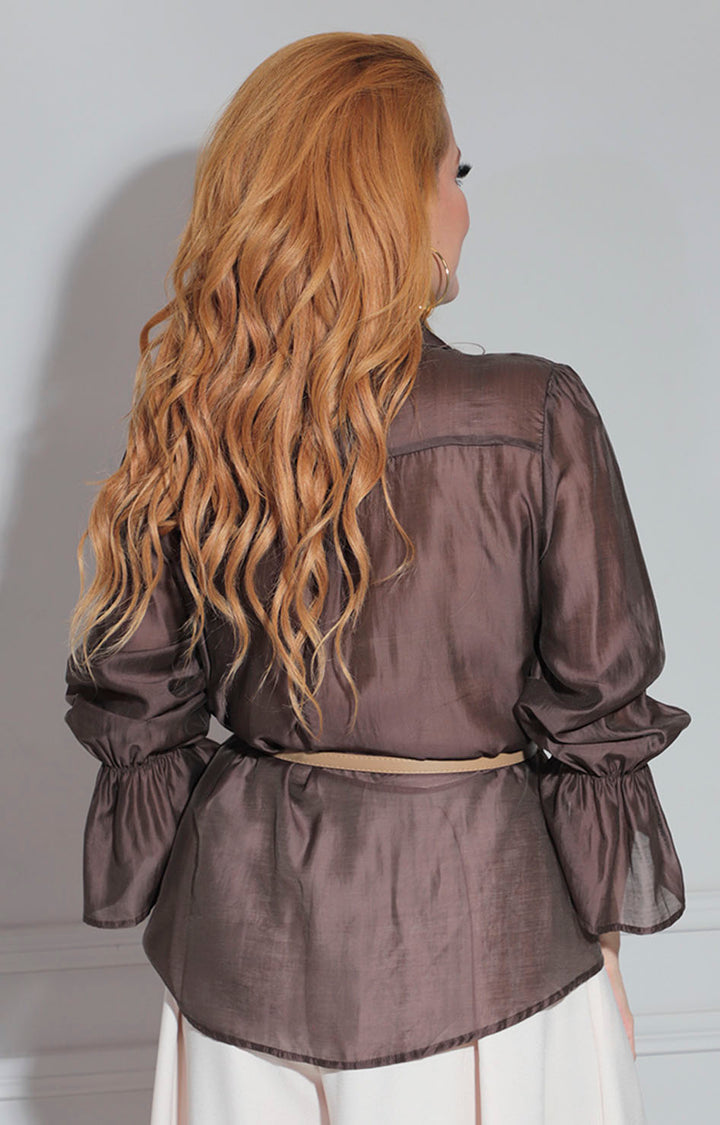 Blusa café con volante