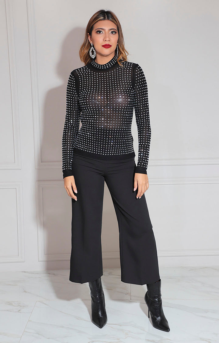 Blusa negra con pedrería