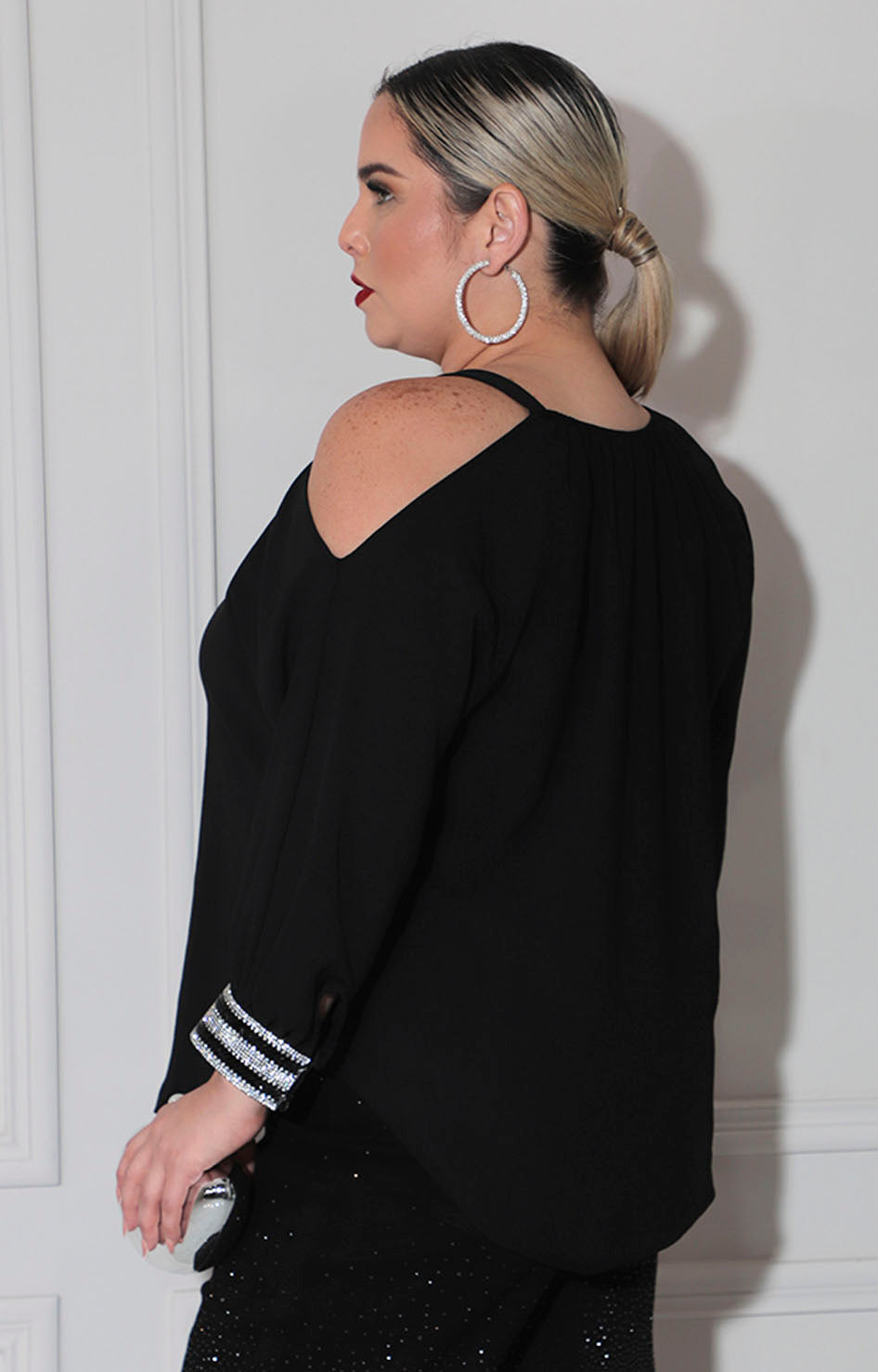 Blusa negra con plata