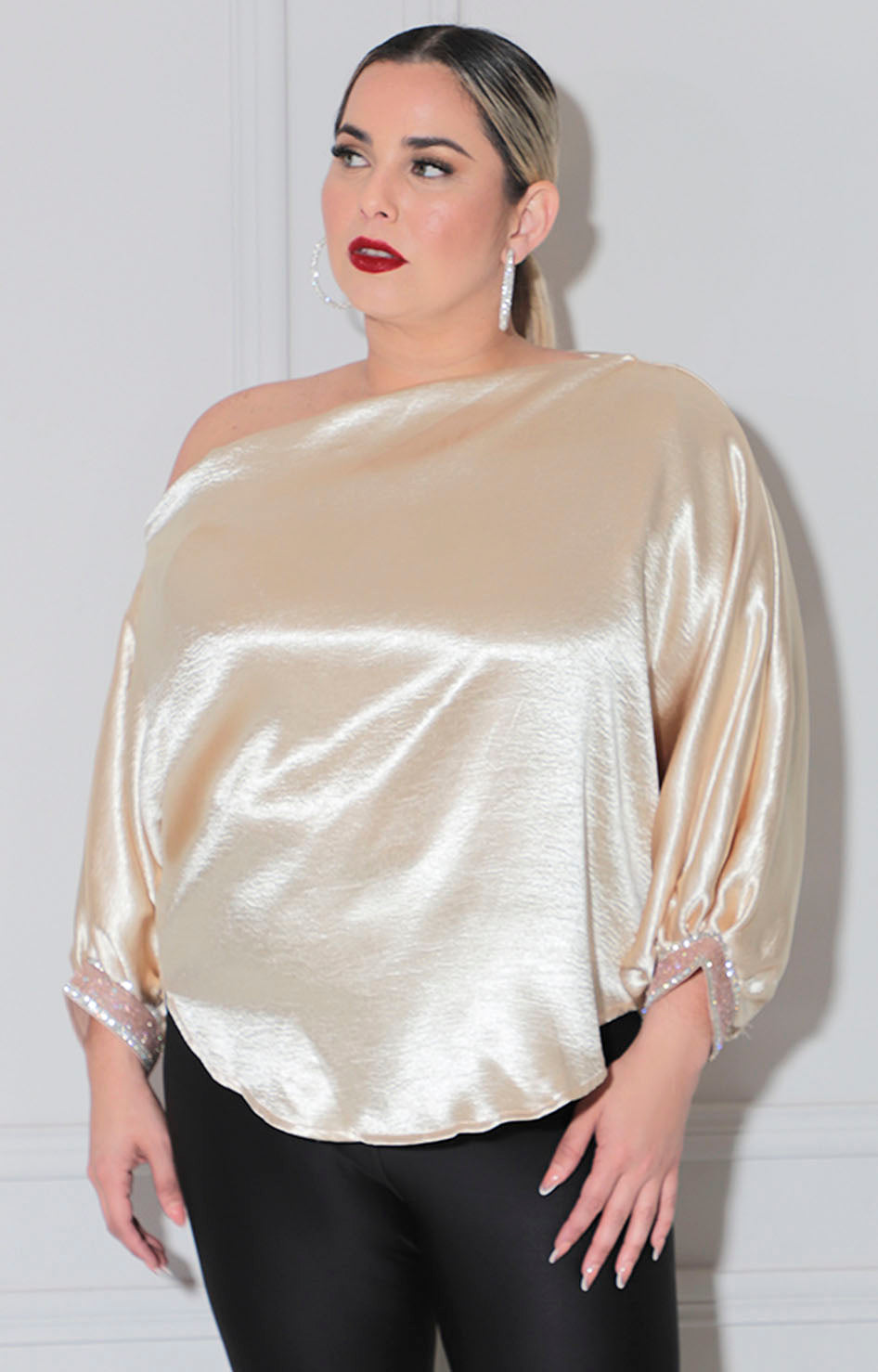 Blusa beige satinada