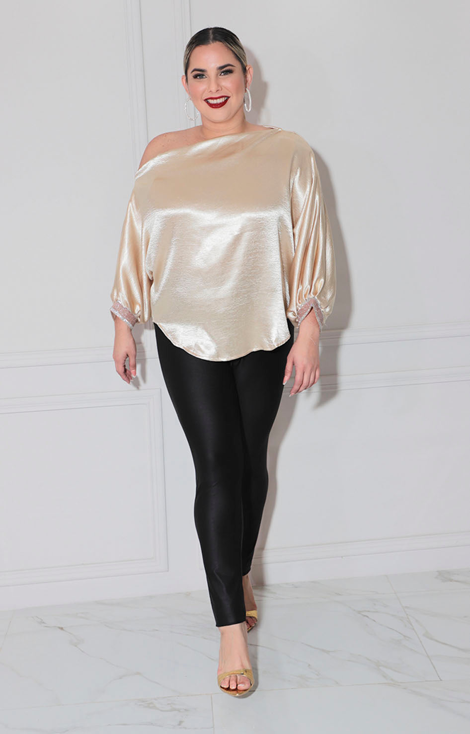 Blusa beige satinada