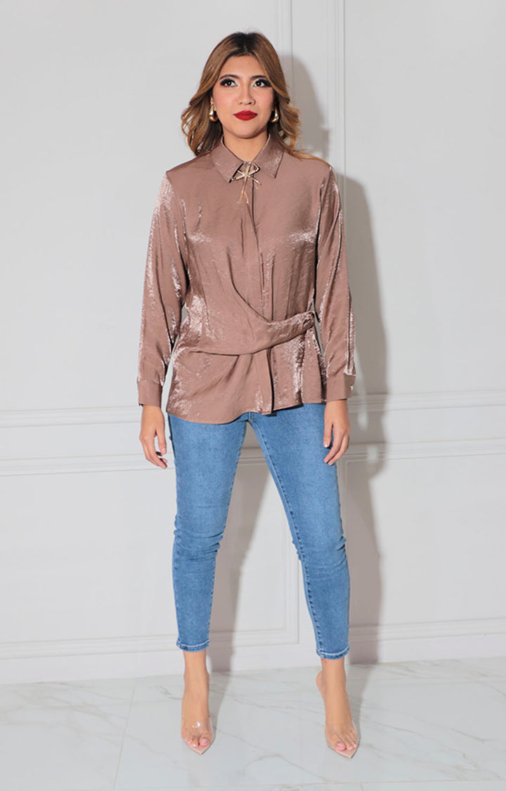 Blusa café satinada
