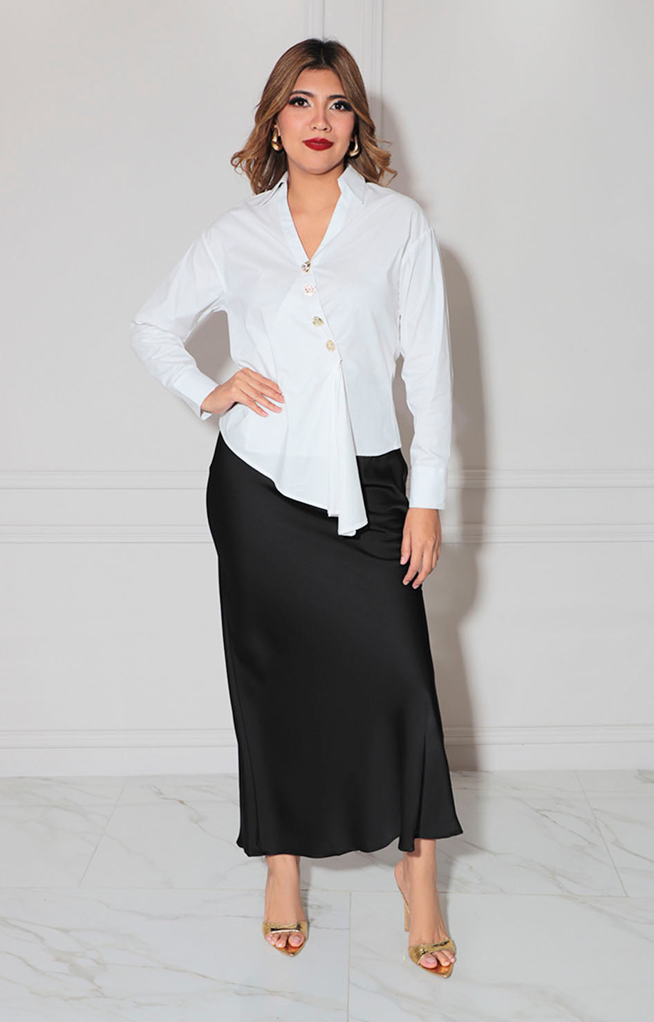 Blusa blanca asimétrica