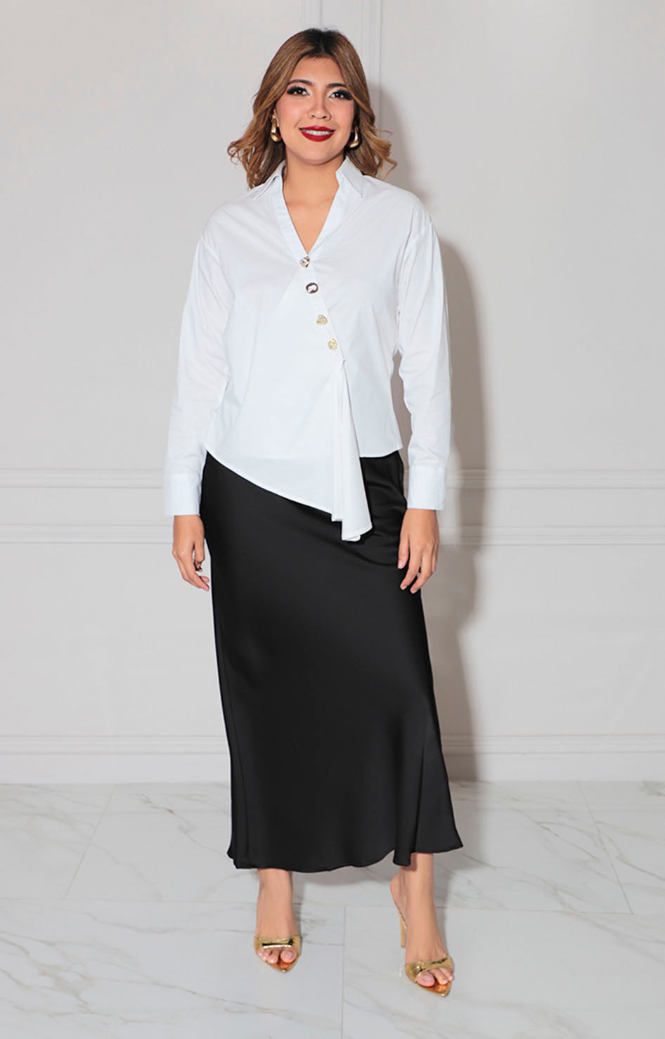 Blusa blanca asimétrica