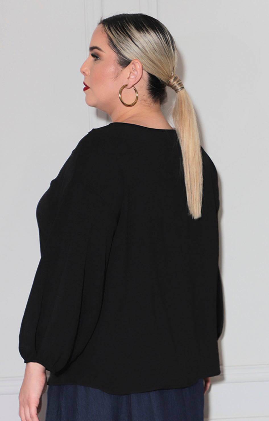 Blusa negra con plata