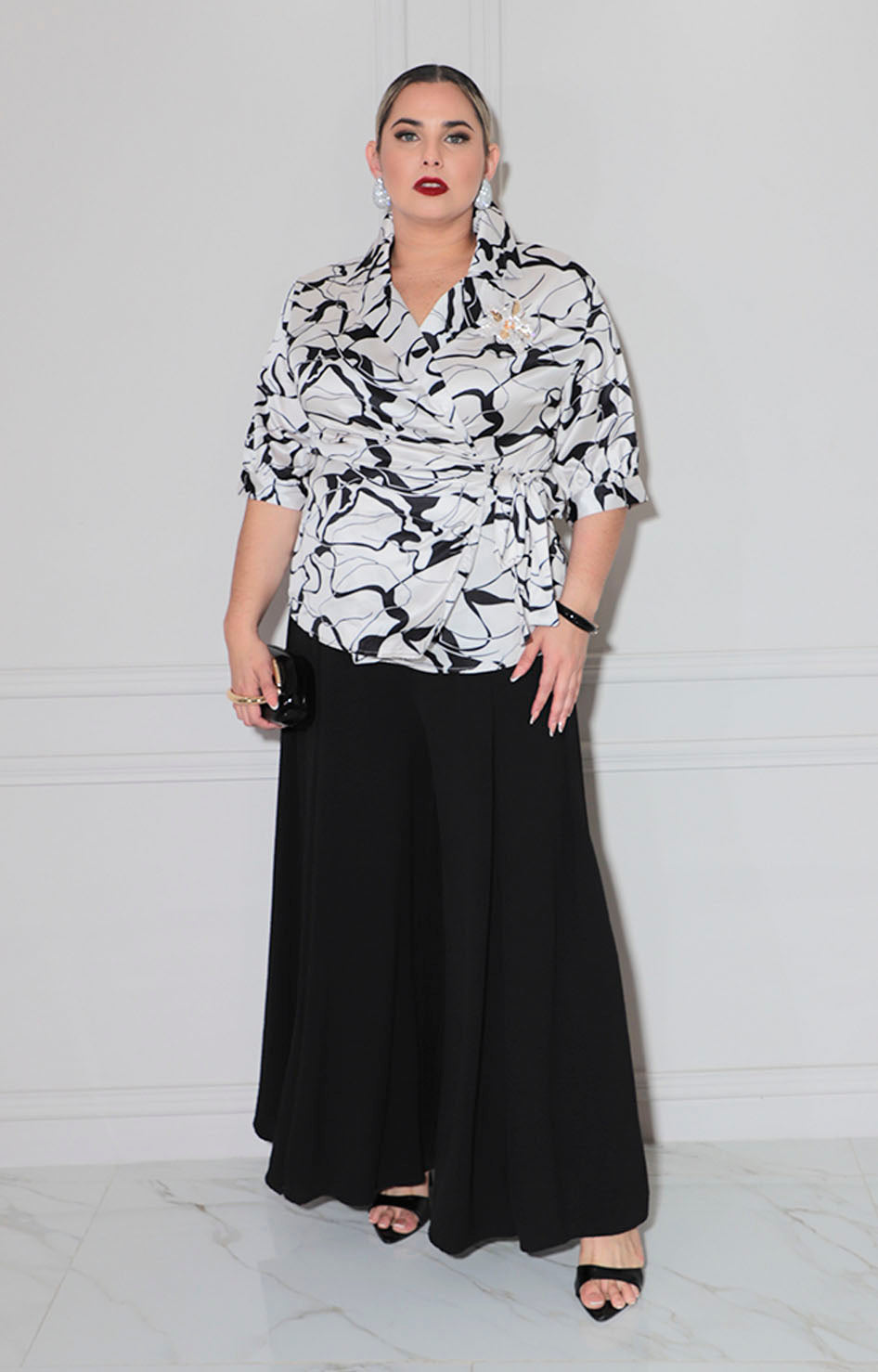 Blusa blanca con negro