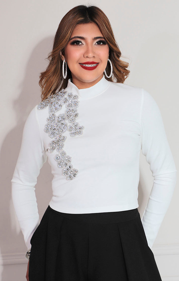 Blusa blanca con pedrería