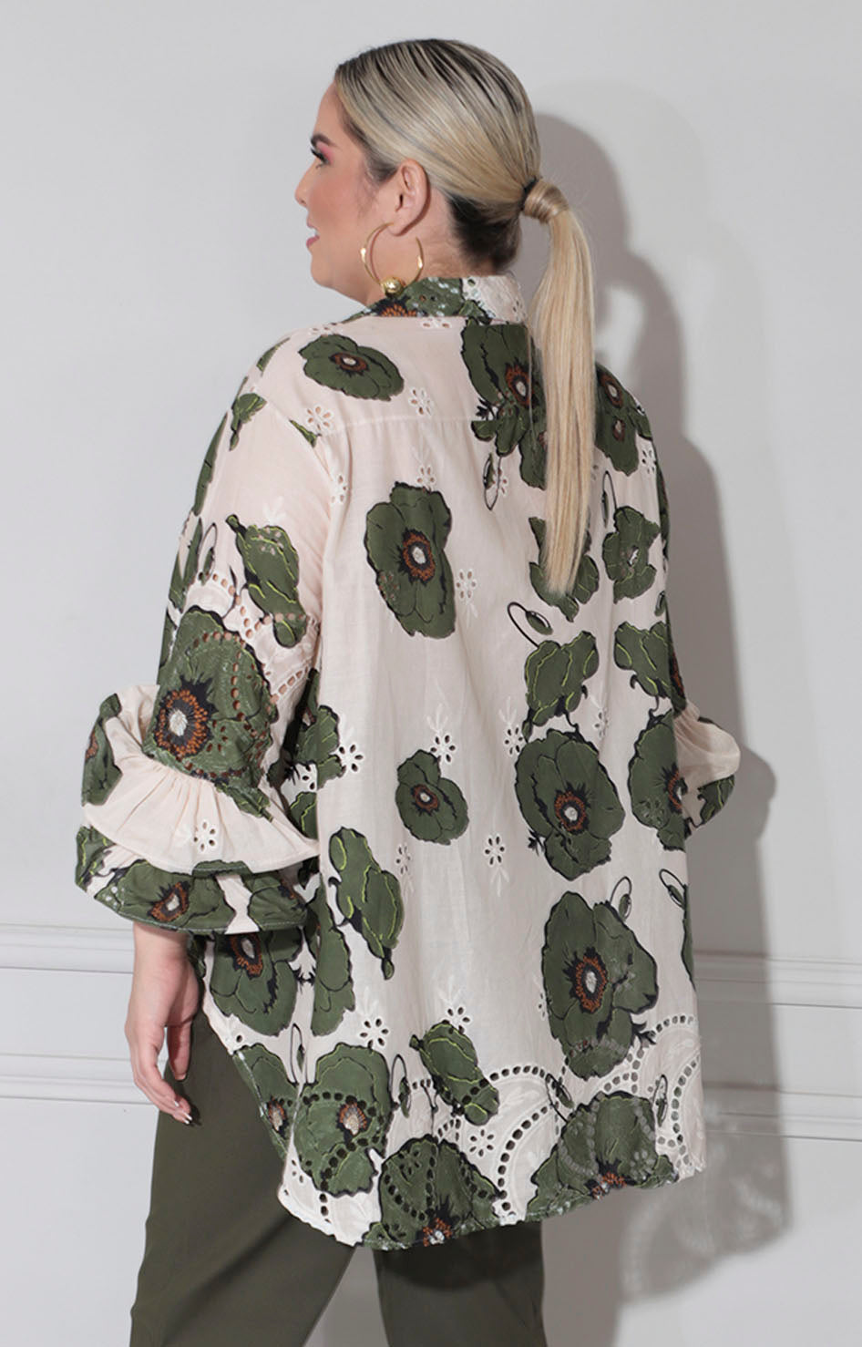 Blusa beige con flores