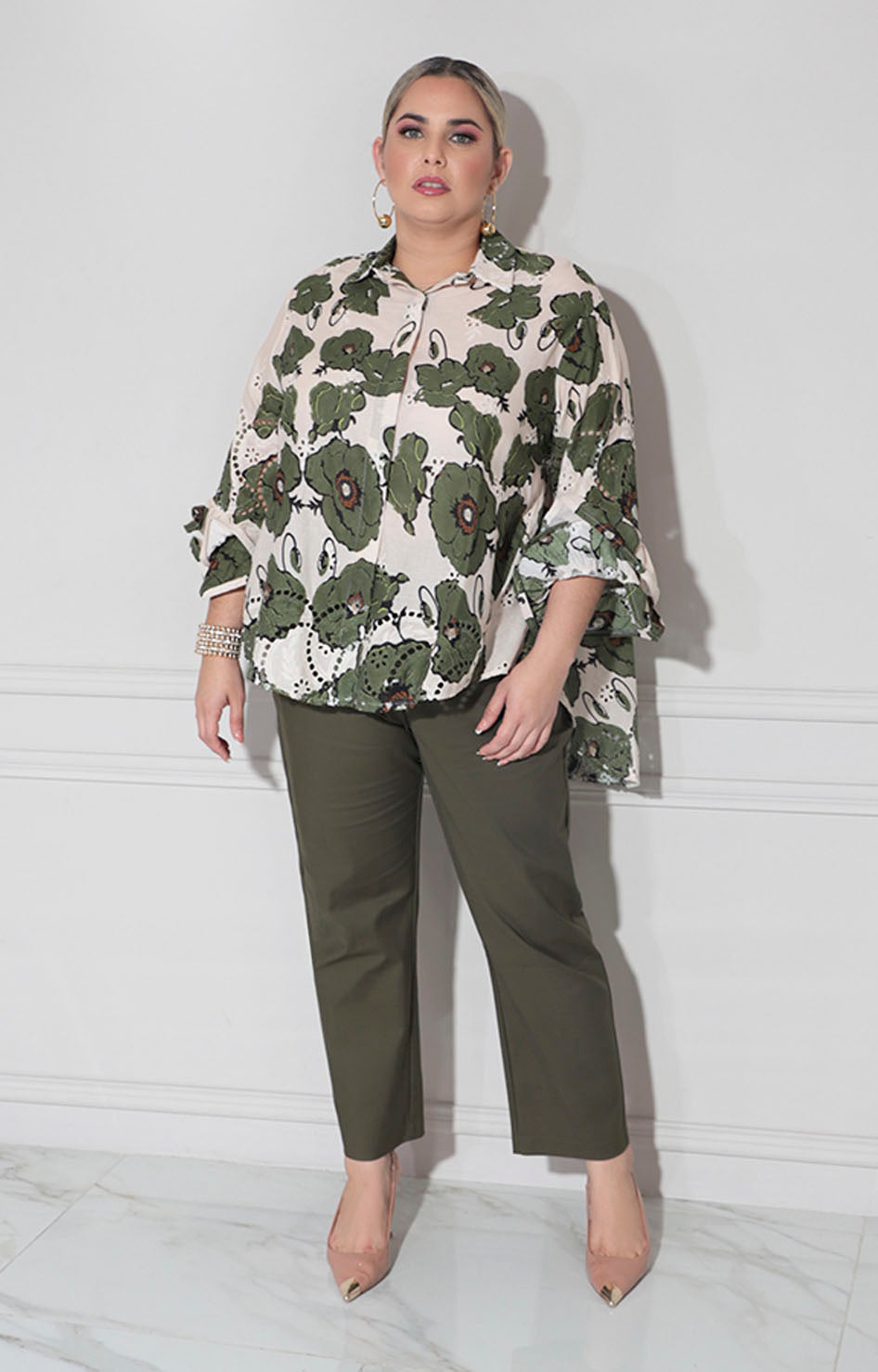 Blusa beige con flores