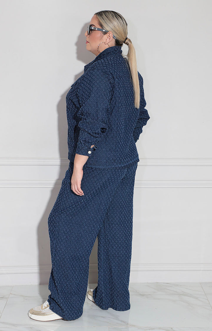 conjunto de mezclilla obscuro