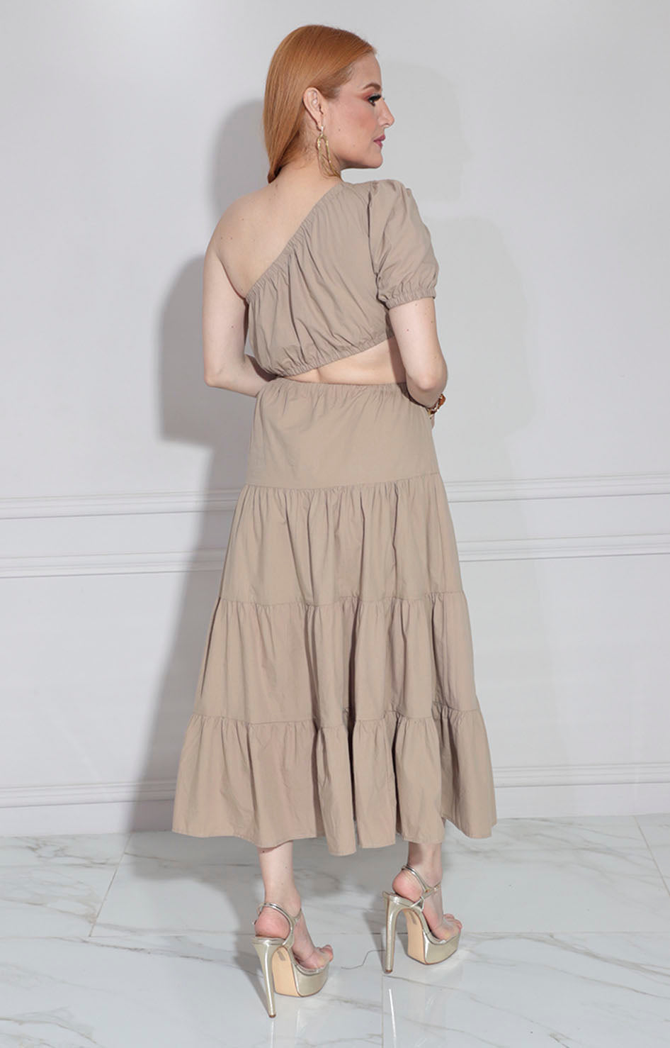 Vestido beige cut-out