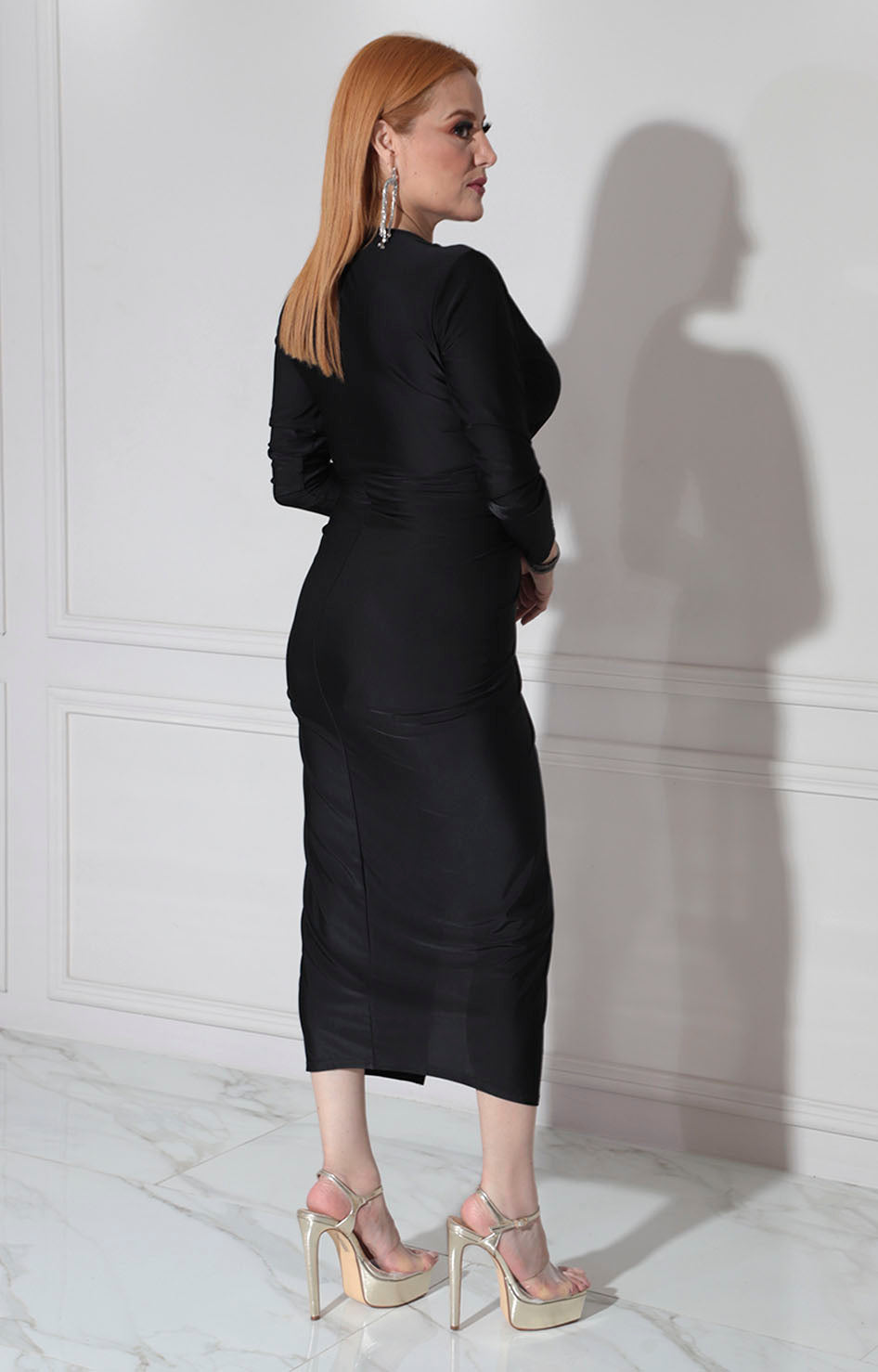 Vestido negro con fruncido