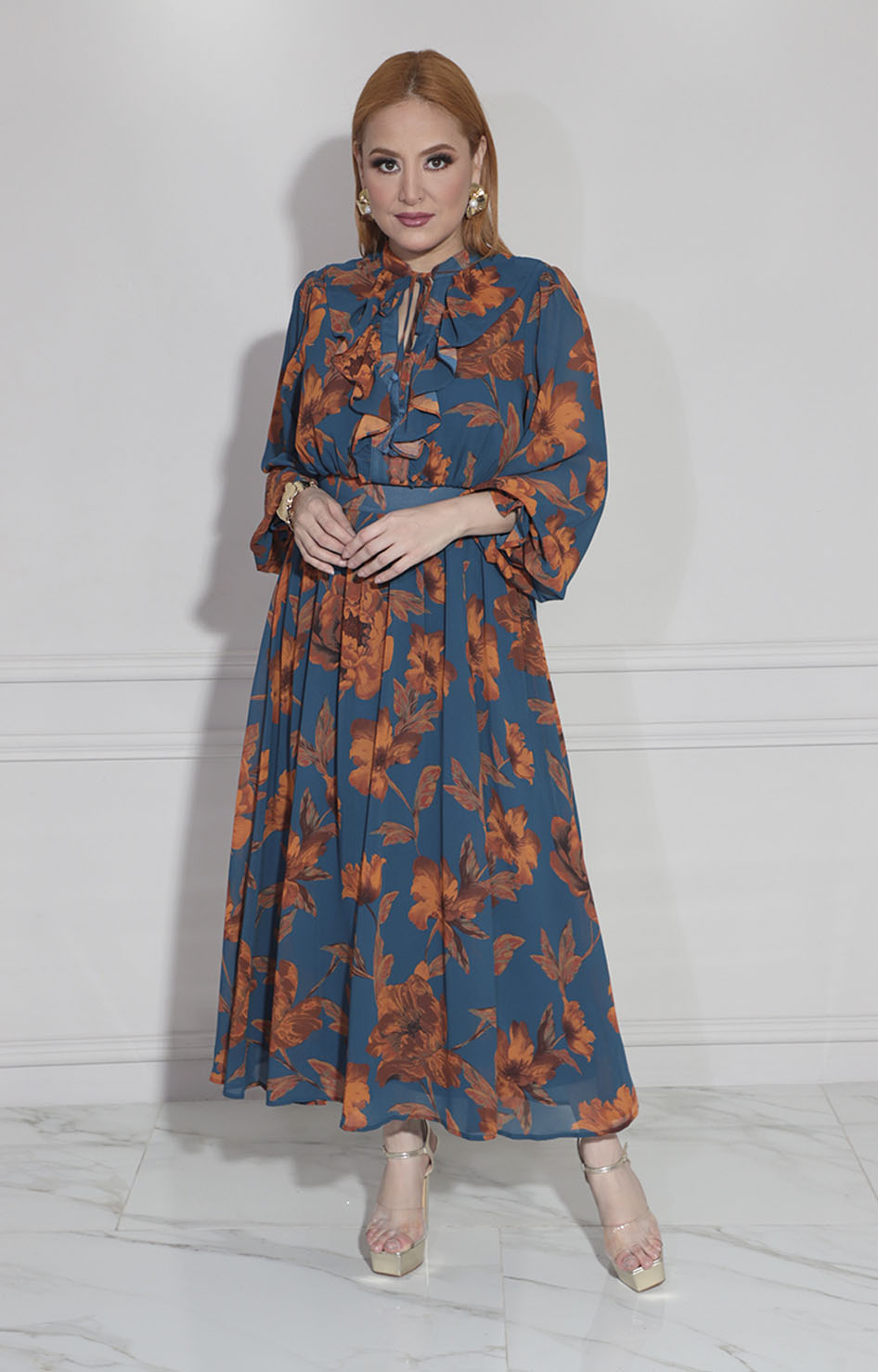 Vestido azul con hojas