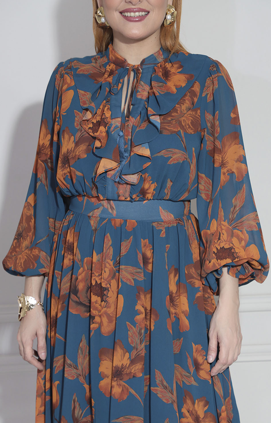 Vestido azul con hojas