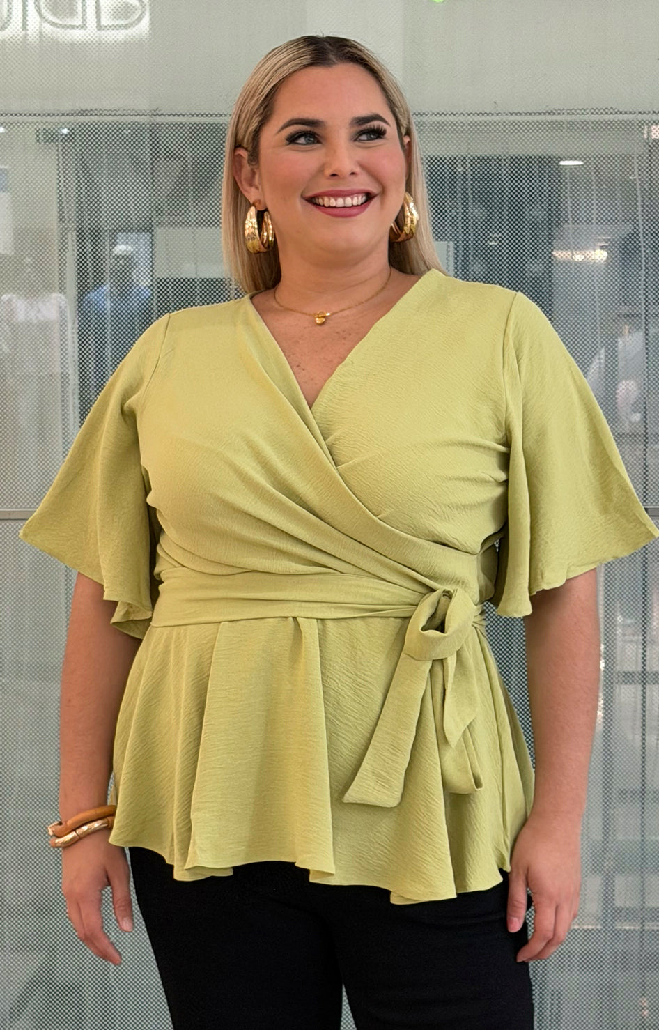Blusa tipo peplum con lazo - BLUSAS CURVY Boutiquemirel 