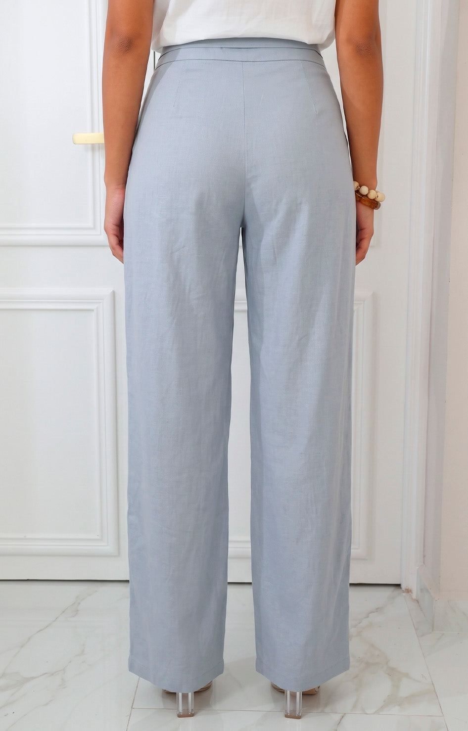 Pantalón recto con bolsas