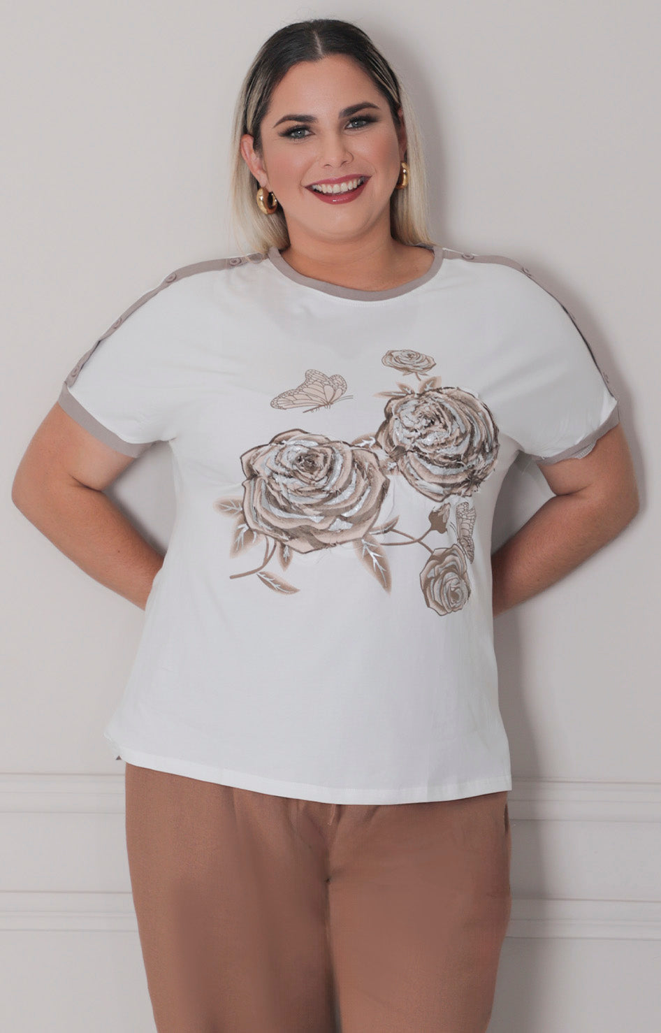 Blusa estampada de rosas - BLUSAS CURVY Boutiquemirel 