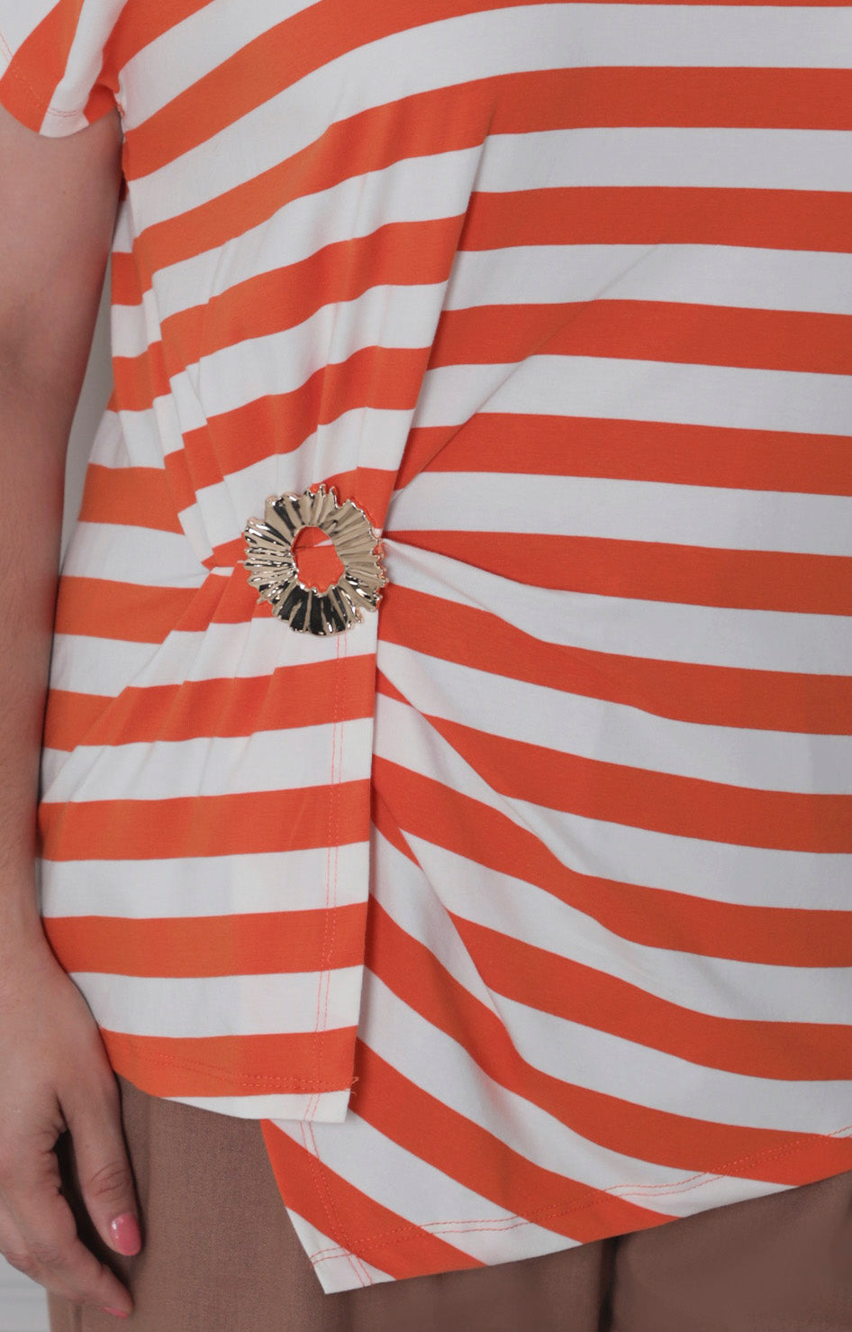 Blusa de rayas con hebilla dorada - BLUSAS CURVY Boutiquemirel 