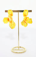 Aretes amarillos de media flor - ARETE Boutiquemirel 