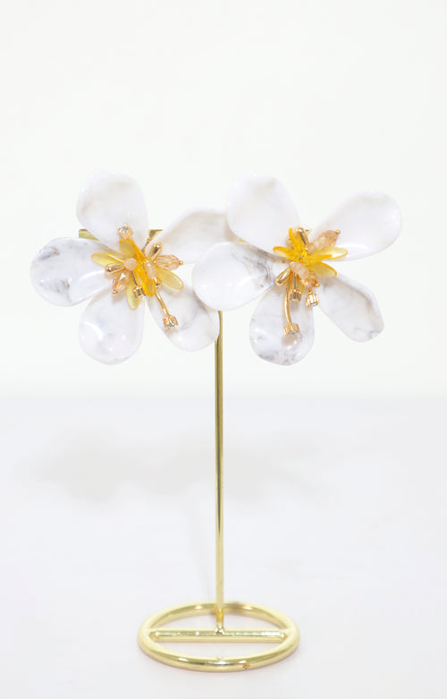 Aretes blancos de maxi flor - ARETE Boutiquemirel 