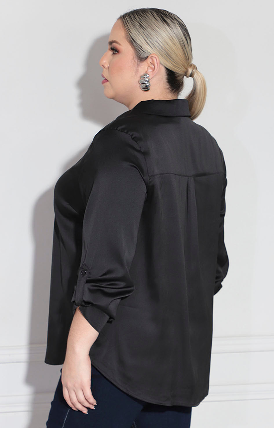 Camisera satinada negra