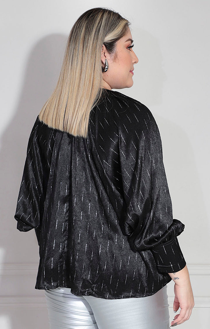 Blusa negra con brillos
