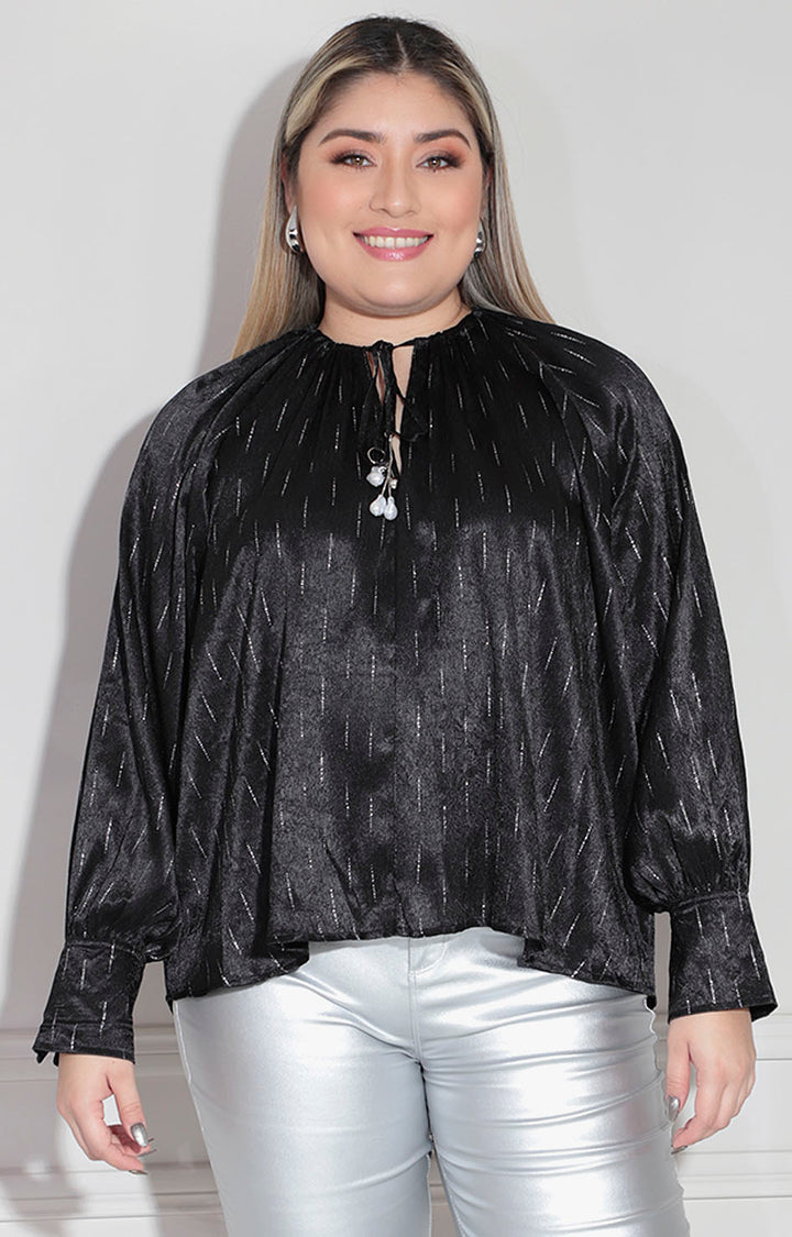 Blusa negra con brillos